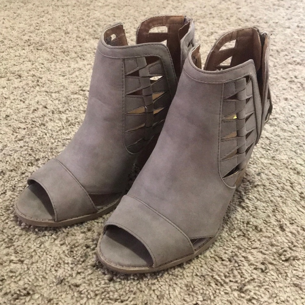 Only worn once QUPID peep toe booties